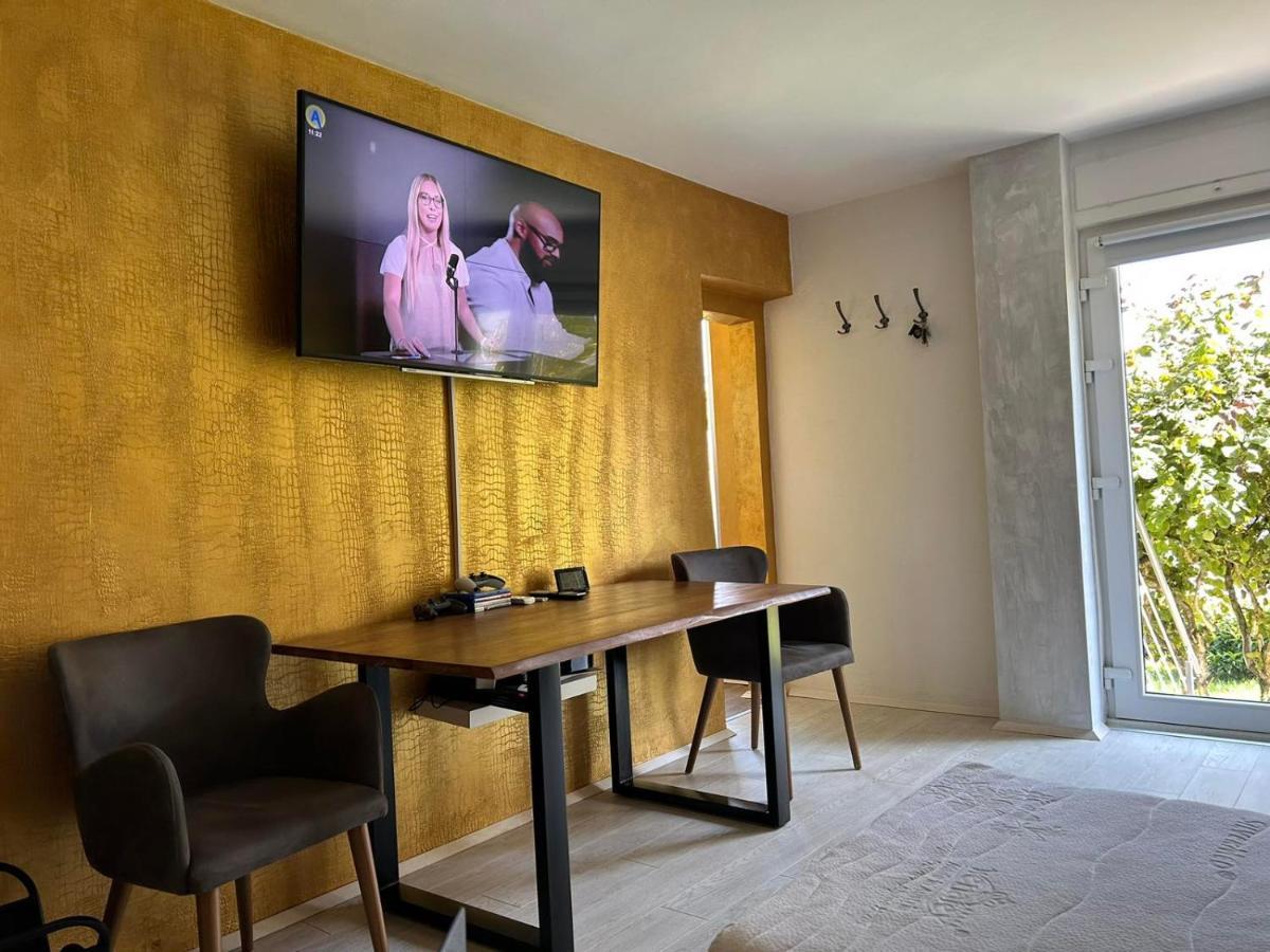 Apartment Gal Ново Место Екстериор снимка